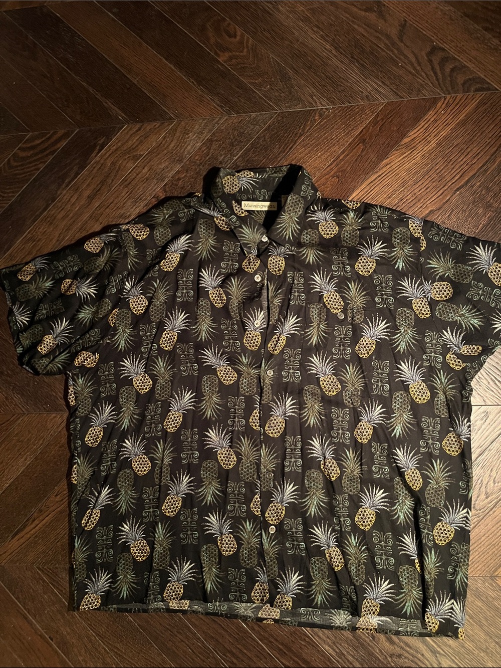 Men's Black Pineapple-Print Short-Sleeve Button-Up Shirt